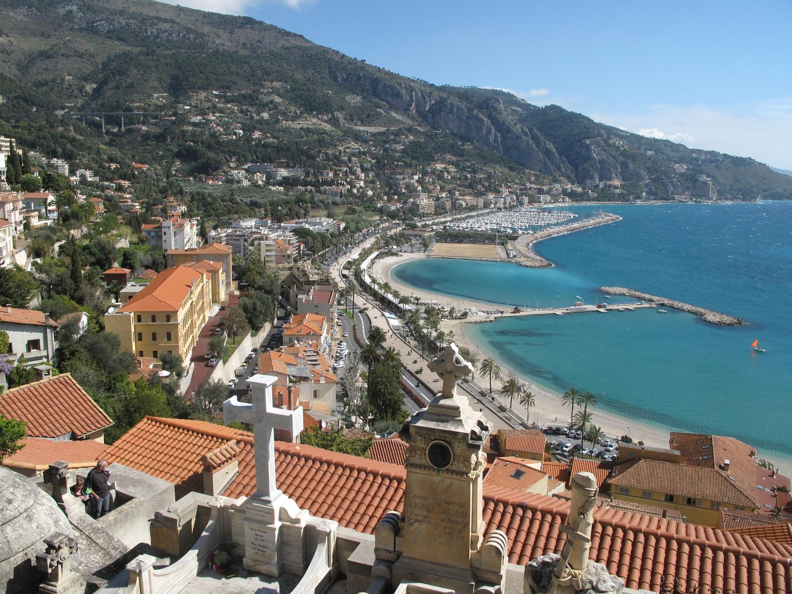 Port Garavan à Menton avec mécanicien bateau mobile