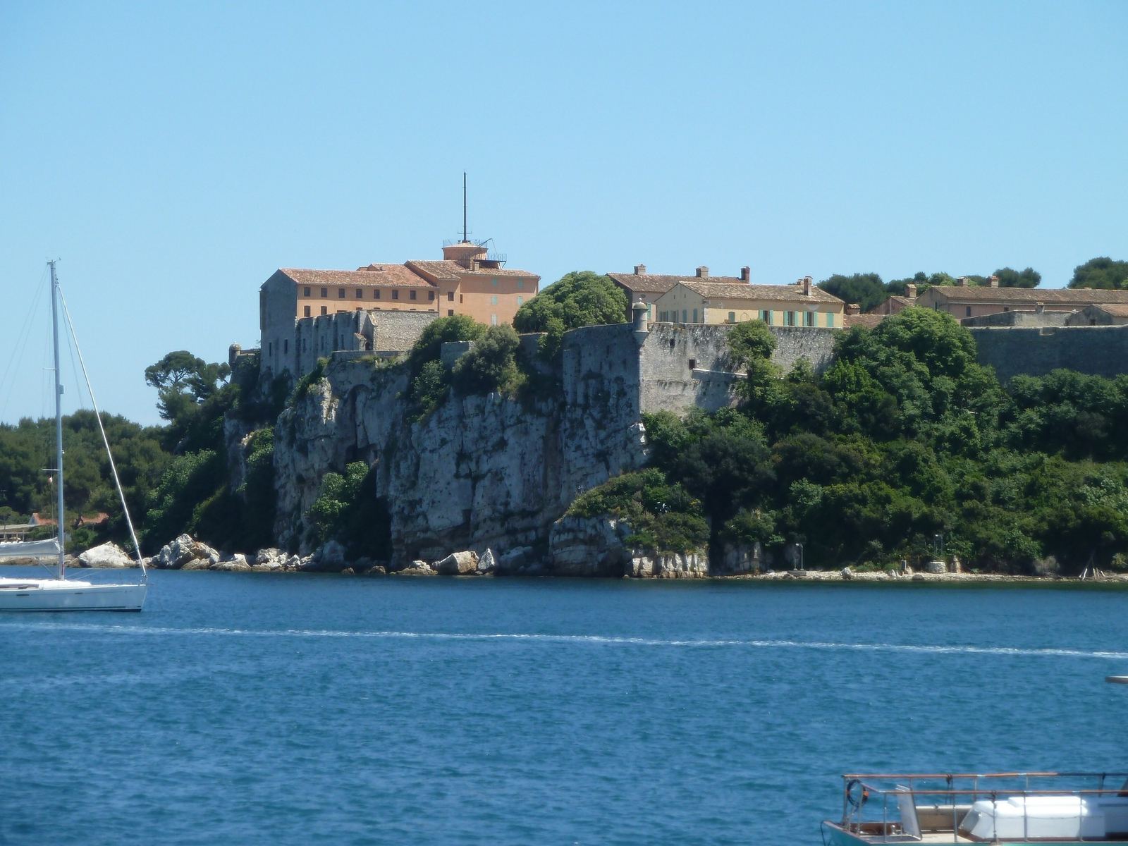 Mouillage île Sainte-Marguerite Fort Royal réglementation